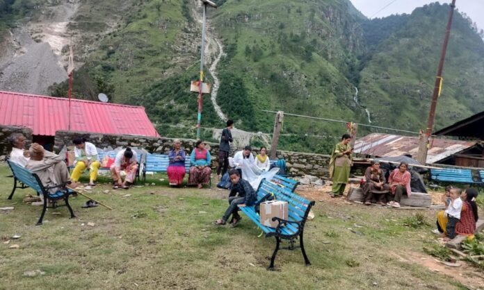 यमुनोत्री के स्यानाचट्टी में आपदा प्रभावित क्षेत्रों में आयोजित हुआ चिकित्सा शिविर