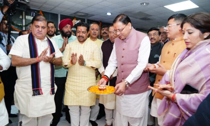 मुख्यमंत्री पुष्कर सिंह धामी भाजपा प्रदेश कार्यालय देहरादून में आयोजित दीपावली मिलन समारोह में हुए शामिल