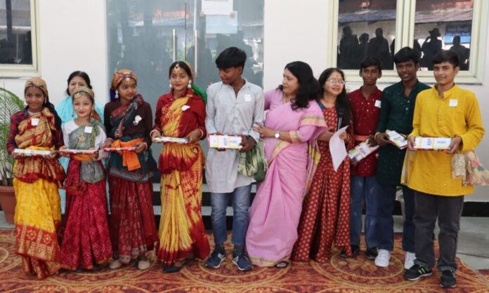 पुस्तक मेले के दूसरे दिन भी हुई पुस्तकों की खरीददारी और बच्चों का हुआ उत्तराखण्ड टैलेंट शो