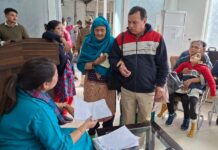 जनता दर्शन में उमड़ी भीड़ः 146 फरियादी पहुंचे समाधान की आस में जनता दर्शन में उमड़ी भीड़ः 146 फरियादी पहुंचे समाधान की आस में