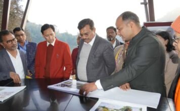 मुख्य सचिव आनन्द बर्द्धन का चम्पावत में व्यापक विकास कार्यों का स्थलीय निरीक्षण मुख्य सचिव आनन्द बर्द्धन का चम्पावत में व्यापक विकास कार्यों का स्थलीय निरीक्षण
