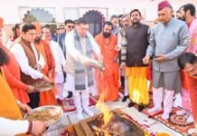 सीएम धामी दक्षेश्वर महादेव मंदिर में की पूजा-अर्चना, सिद्धपीठ हनुमानगढ़ी मंदिर कें भी किए दर्शन