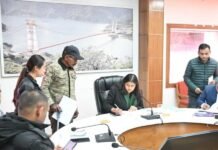 जनता दरबार कार्यक्रम में सीडीओ टिहरी ने सुनी जन समस्याएं जनता दरबार कार्यक्रम में सीडीओ टिहरी ने सुनी जन समस्याएं