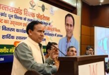 रेशम बुनकरों के कौशल विकास को बढ़ावा, चार राज्यों के अध्ययन भ्रमण की योजना: डॉ. धन सिंह रावत