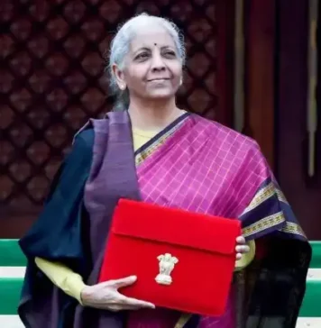 इतिहास रचते हुए निर्मला सीतारमण ने लगातार 9वीं बार बजट किया पेश