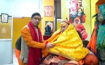 बदरीनाथ धाम की परंपरा का संदेश लेकर काशी पहुंचे पंचायत अध्यक्ष, शंकराचार्य महाराज से की भेंट