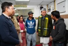 सीएम धामी देर रात दून अस्पताल पहुंचे, लापरवाही पर कार्रवाई की चेतावनी