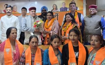 कांग्रेस और बसपा को झटका, सैकड़ों कार्यकर्ताओं ने थामा भाजपा का हाथ