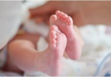 निर्ममता की हद: कचरे में फेंका गया लाल कपड़े में लिपटा भ्रूण, क्षेत्र में सनसनी