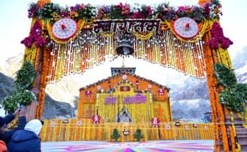 गूंज उठा केदारनाथ: विधि-विधान से खुले बाबा केदार के कपाट