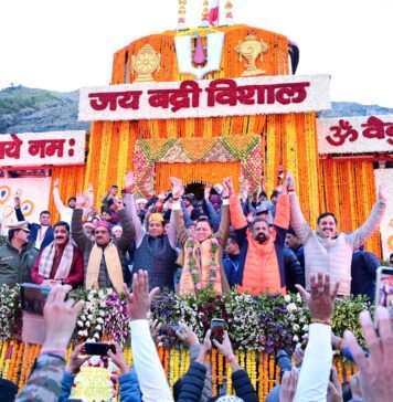 जय बद्री विशाल के जयघोष के साथ खुले कपाट, आस्था में डूबा बद्रीनाथ धाम