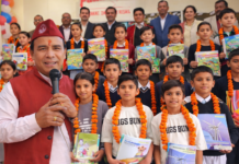 राज्य में शिक्षा को नई उड़ान: हजारों बच्चों ने थामा स्कूल का दामन, डाॅ. रावत ने छात्रों को दी शुभकामनाएं