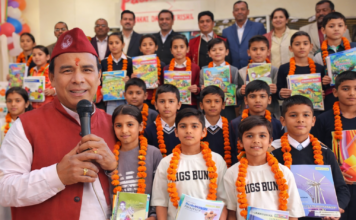 राज्य में शिक्षा को नई उड़ान: हजारों बच्चों ने थामा स्कूल का दामन, डाॅ. रावत ने छात्रों को दी शुभकामनाएं
