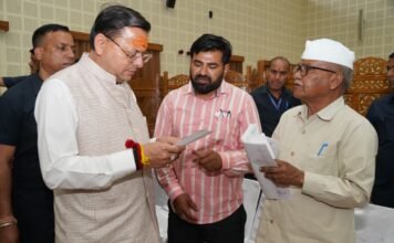 सीएम धामी की जनसुनवाई: मुख्य सेवक सदन में दूर-दराज से पहुंचे लोगों की सुनी समस्याएं
