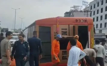 श्रद्धालुओं की बस बनी हादसे का शिकार: हरिद्वार में पलटी बस, महिला की मौत