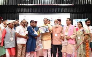 सीएम धामी ने एक क्लिक में बांटी पेंशन, लाखों लाभार्थियों को मिला फायदा