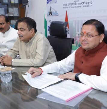 सीएम धामी ने केंद्रीय मंत्री संग बैठक में रखा पक्ष, सड़क विकास के लिए 7 हजार करोड़ स्वीकृत