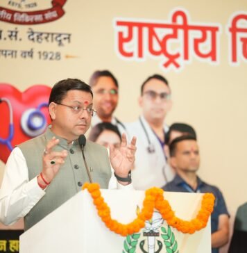 डॉक्टरों को सीएम धामी का सलाम: “देवभूमि के स्वास्थ्य प्रहरी” बताकर जताया आभार