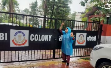इंसाफ की मांग में उफान: महिलाओं ने बारिश में किया CBI ऑफिस का घेराव और तालाबंदी