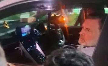 पेड़ों की कटाई के विरोध में धरने पर बैठे लोगों से मिले राहुल गांधी, बीच रास्ते रुका काफिला
