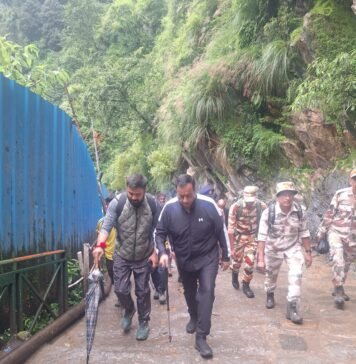 पैदल चलकर केदारनाथ पहुंचे बीकेटीसी अध्यक्ष हेमंत द्विवेदी, यात्रा व्यवस्थाओं का किया निरीक्षण