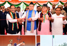 तिरंगे की आन-बान-शान के बीच CM धामी ने किया ध्वजारोहण, बलिदानियों को नमन