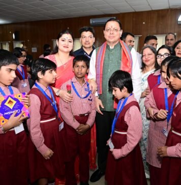 दिव्यांग बच्चों के साथ मुख्यमंत्री धामी ने मनाया जन्मदिन, बोले—इनकी मुस्कान से मिलती है जीवन को नई प्रेरणा