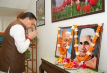 सीएम धामी ने गांधी जयंती पर महात्मा गांधी और लाल बहादुर शास्त्री को किया नमन