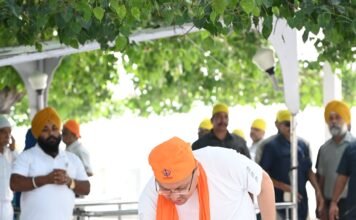 सेवा संकल्प अभियान’ के तहत नानकमत्ता पहुंचे सीएम धामी, स्वच्छता अभियान में किया श्रमदान