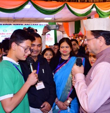 बाल वैज्ञानिकों से रूबरू हुए सीएम धामी, विज्ञान से जुड़े सवालों के दिए उत्तर